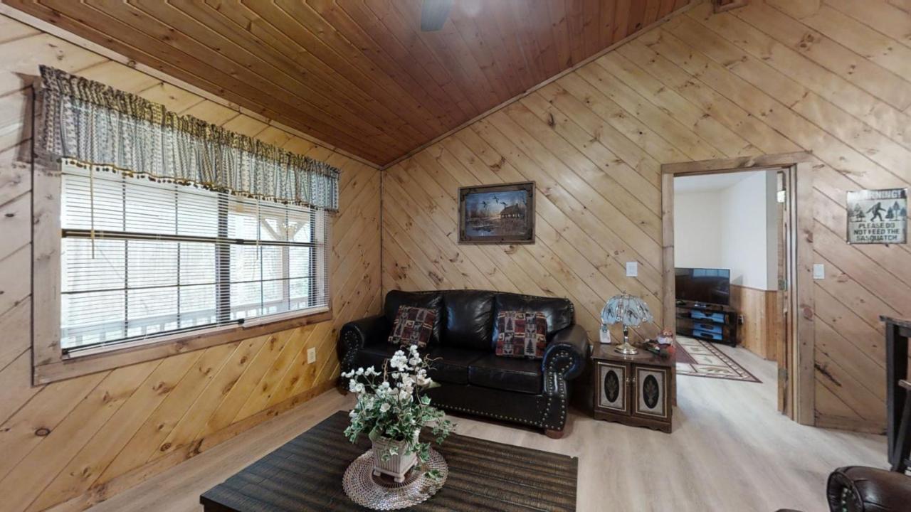 Little Mountain Hideaway Cabin Pigeon Forge Exterior photo