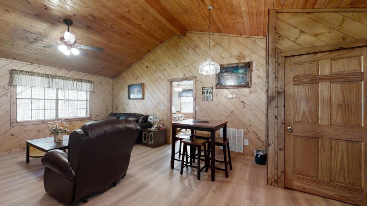 Little Mountain Hideaway Cabin Pigeon Forge Exterior photo